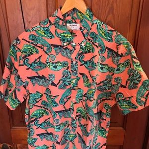 Old Navy Men’s Short Sleeve Lizard Print Button Down Shirt